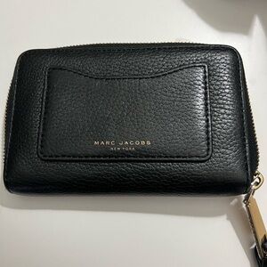 Marc jacobs black zip wallet